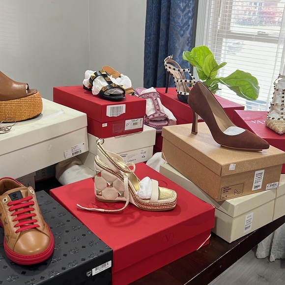 Like this flyer to be notified for live shows - Picture 3 of 9